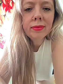 Snapshot of Irina3718 chatting on April 4, 2026, 10:44 am Irina3718 online show from April 4, 2026, 10:44 am