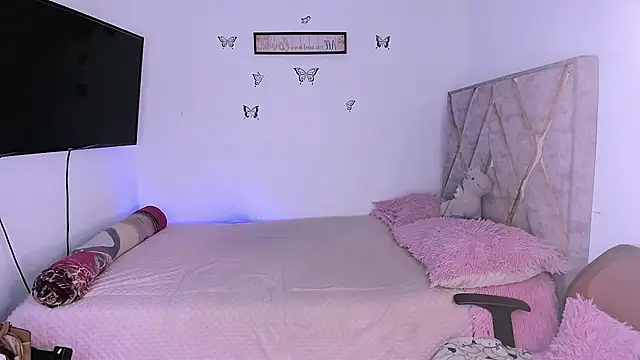 Snapshot of Tania_rendon chatting on July 17, 2026, 10:01 am Tania rendon online show from July 17, 2026, 10:01 am