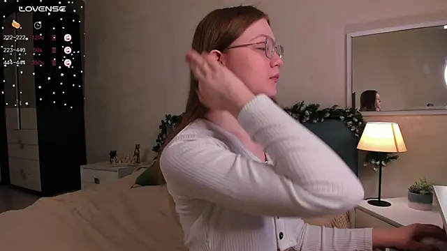 Snapshot of luv_tessa chatting on December 20, 2025, 1:41 am luv tessa online show from December 20, 2025, 1:41 am