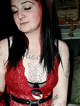 Snapshot of TiffiChantiT2 chatting on April 7, 2026, 7:37 pm TiffiChantiT2 online show from April 7, 2026, 7:37 pm