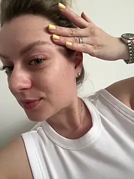 AnnastasiaMills online show from April 9, 2026, 4:02 pm