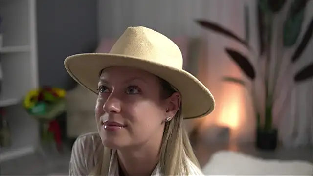 Snapshot of AnnastasiaMills chatting on July 16, 2026, 9:23 pm AnnastasiaMills online show from July 16, 2026, 9:23 pm