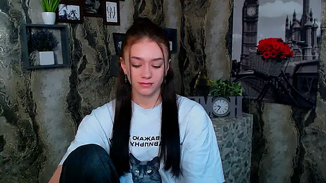 Snapshot of LanaTey chatting on February 5, 2026, 2:24 pm LanaTey online show from February 5, 2026, 2:24 pm