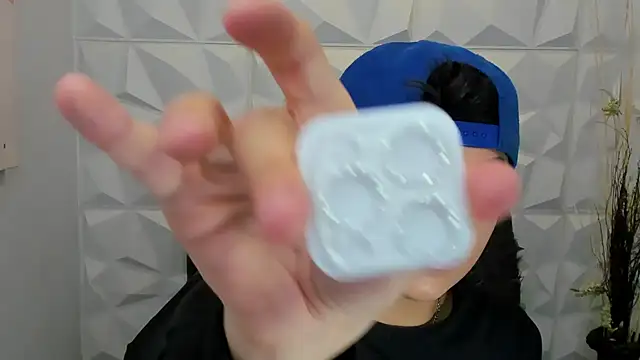 Sam Daves online show from December 4, 2025, 2:27 pm