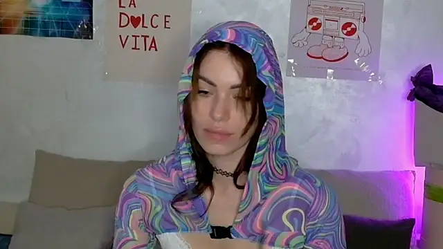 SweetDarling7 online show from May 18, 2026, 3:39 pm