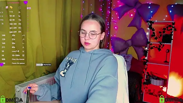 Snapshot of Lilysweet13 chatting on April 23, 2026, 4:08 pm Lilysweet13 online show from April 23, 2026, 4:08 pm