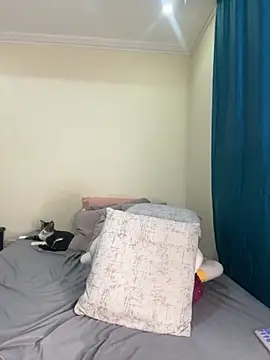 Ivelleee  online show from October 25, 2025, 11:27 pm