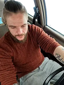 Snapshot of LucysSluttyHubby chatting on January 15, 2026, 10:07 am LucysSluttyHubby online show from January 15, 2026, 10:07 am