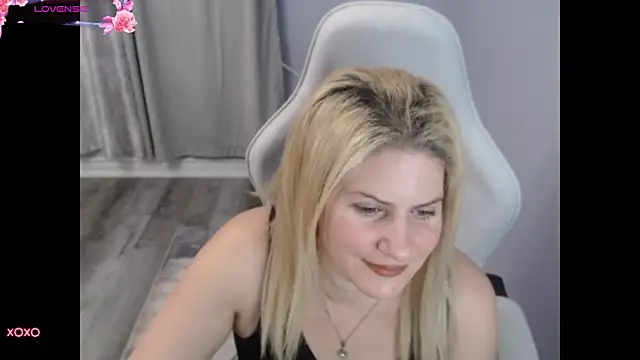 Snapshot of BellaStar84 chatting on October 15, 2025, 11:07 am BellaStar84 online show from October 15, 2025, 11:07 am
