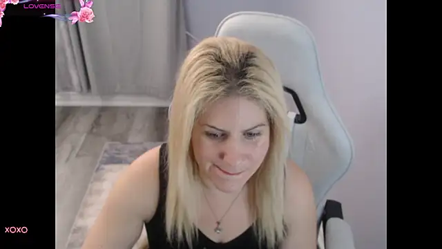 Snapshot of BellaStar84 chatting on October 10, 2025, 12:28 pm BellaStar84 online show from October 10, 2025, 12:28 pm