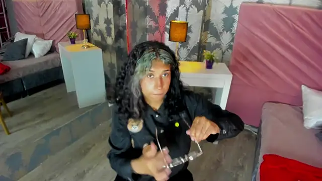 Karin Ks online show from November 28, 2025, 9:04 pm