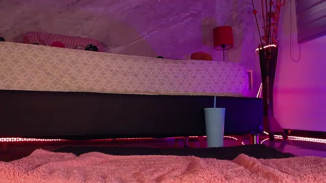 catmolly  online show from March 18, 2025, 10:04 pm