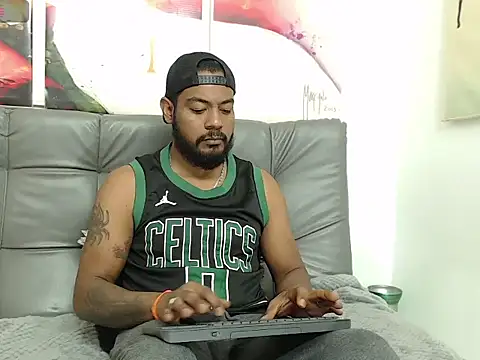 Snapshot of BladeFoxxx1 chatting on November 3, 2025, 5:27 pm BladeFoxxx1 online show from November 3, 2025, 5:27 pm