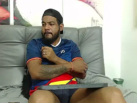 Snapshot of BladeFoxxx1 chatting on November 11, 2025, 7:14 am BladeFoxxx1 online show from November 11, 2025, 7:14 am