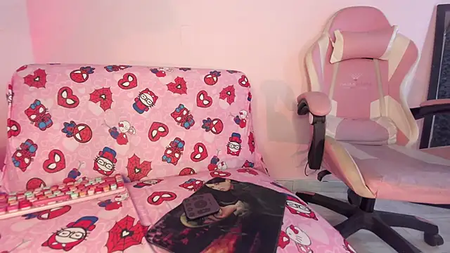 kitty-kryss online show from April 7, 2026, 1:46 pm