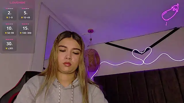 natasha  black online show from October 28, 2025, 7:35 pm