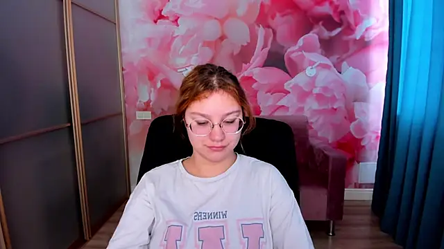 AngelinaLow online show from February 22, 2026, 6:27 am