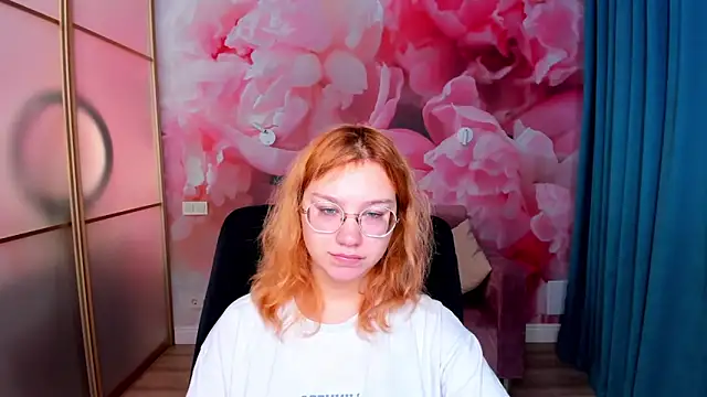 AngelinaLow online show from December 21, 2025, 6:37 am