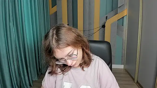 AngelinaLow online show from November 8, 2025, 6:17 am