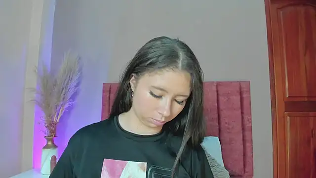 Snapshot of BeckyVidal chatting on November 7, 2025, 12:26 am BeckyVidal online show from November 7, 2025, 12:26 am