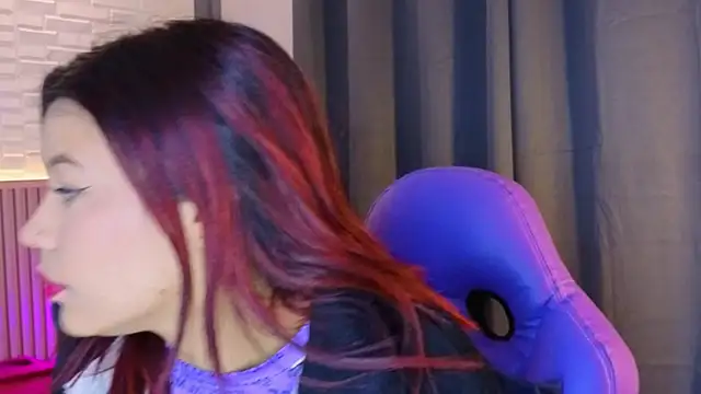 TiffanyWalk online show from December 4, 2025, 11:53 am