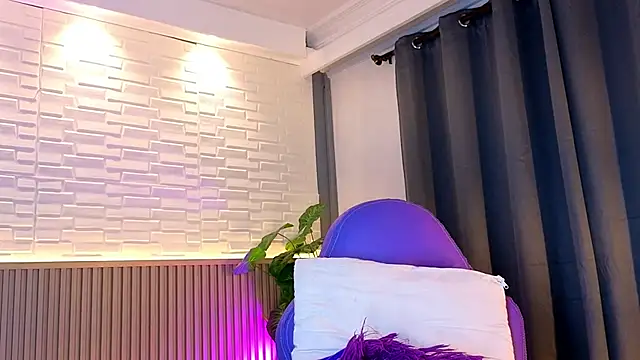 TiffanyWalk online show from October 24, 2025, 11:20 am