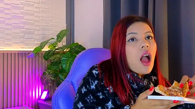 TiffanyWalk online show from November 7, 2025, 10:31 am