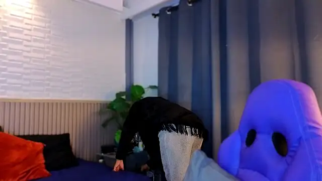 TiffanyWalk online show from January 9, 2026, 11:39 am