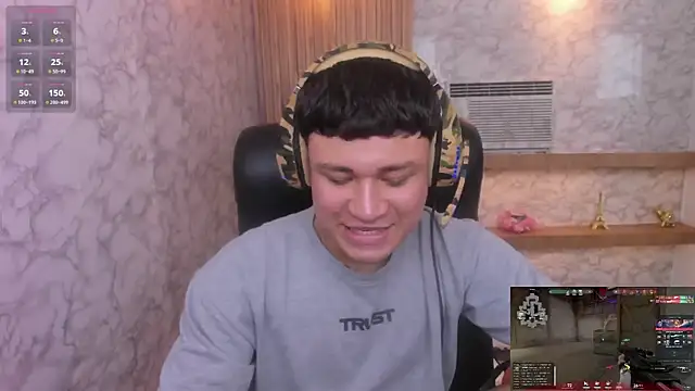 Snapshot of AndrewPeach_ chatting on December 22, 2025, 8:53 pm AndrewPeach online show from December 22, 2025, 8:53 pm