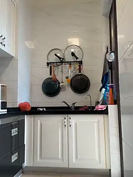 aa520uv online show from November 2, 2025, 3:22 am