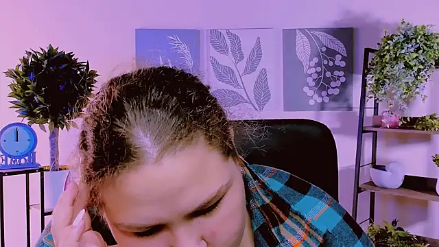 FlorenceAnderson online show from September 28, 2025, 7:26 am