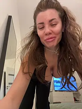 CelineReys online show from February 13, 2026, 6:41 pm