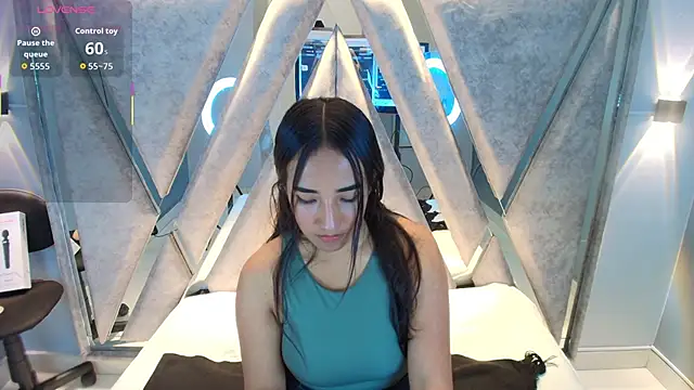 Alice 26  online show from October 29, 2025, 8:08 pm