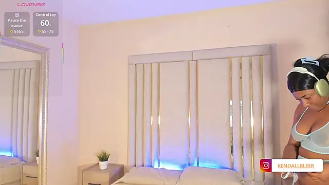 Kendallbleer online show from November 23, 2025, 12:26 pm