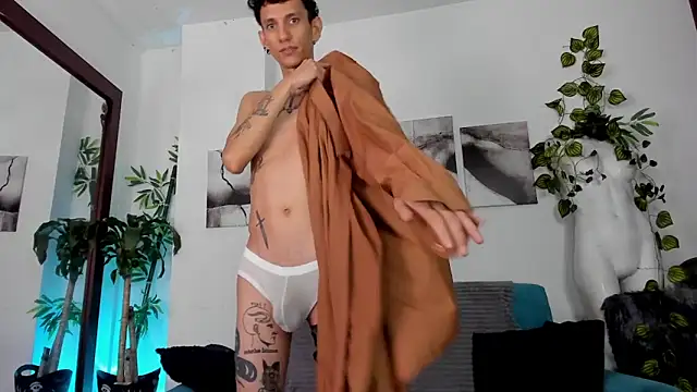 Snapshot of Giotrashy chatting on May 4, 2026, 7:28 pm Giotrashy online show from May 4, 2026, 7:28 pm