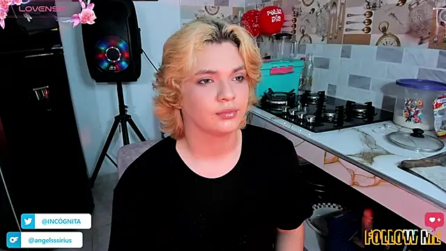 adam angelssss online show from November 18, 2025, 9:29 pm