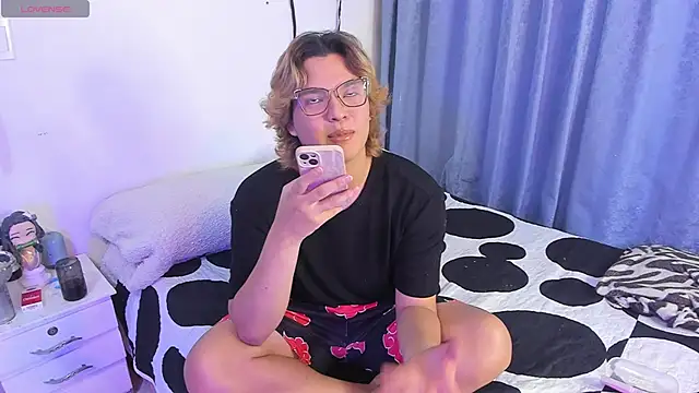 Snapshot of adam_angelssss chatting on May 8, 2026, 1:42 am adam angelssss online show from May 8, 2026, 1:42 am