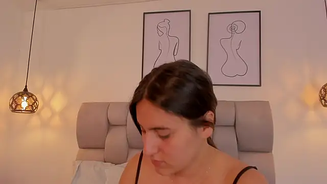 Hanna Evans   online show from September 24, 2025, 12:11 pm