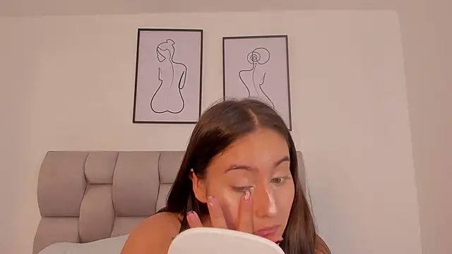 Hanna Evans   online show from September 11, 2025, 12:05 pm