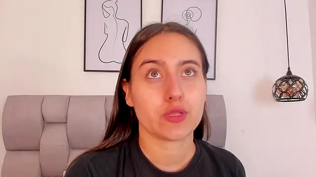 Hanna Evans   online show from October 14, 2025, 12:28 pm