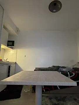 Renoirmonter online show from April 5, 2026, 9:43 pm