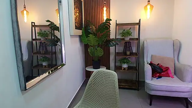 Snapshot of Coral_Lise chatting on October 6, 2025, 11:11 am Coral Lise online show from October 6, 2025, 11:11 am