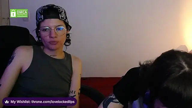 lovelockedlips online show from April 7, 2026, 5:09 am