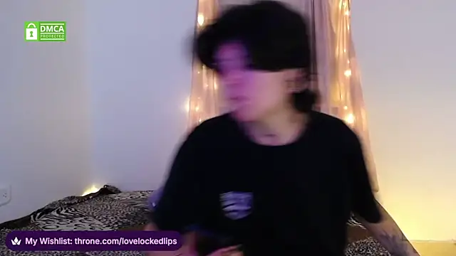 lovelockedlips online show from March 1, 2026, 10:32 pm