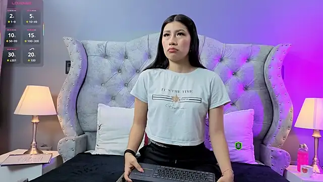 Lili Opal online show from May 12, 2026, 12:11 pm