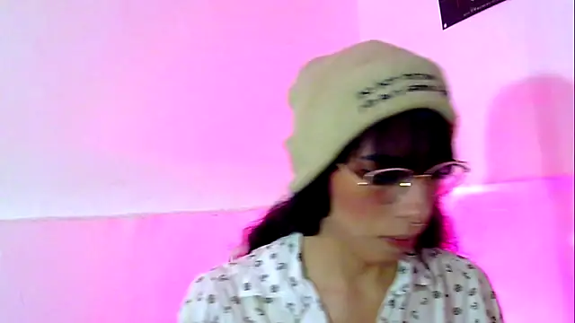 kattycat  online show from October 5, 2025, 8:43 pm