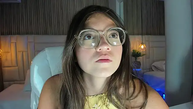Snapshot of DulceVela_ chatting on September 9, 2025, 10:41 pm DulceVela online show from September 9, 2025, 10:41 pm