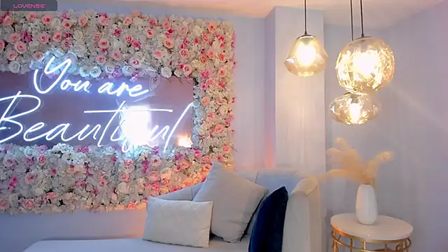 CandaseRussell online show from November 24, 2025, 8:42 pm