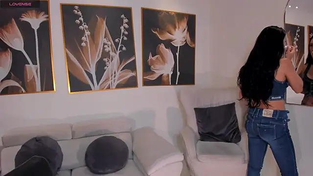 AmaliaCrus online show from April 6, 2026, 8:10 pm