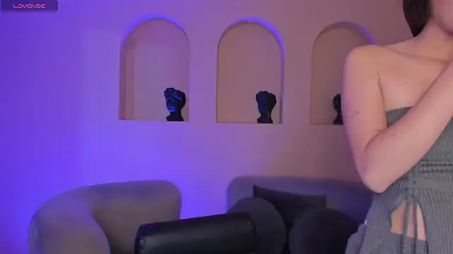 MaiaCollins online show from December 14, 2025, 12:44 pm